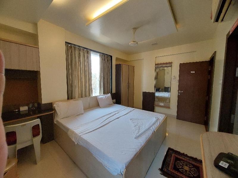 Super Hotel O Happy Homely Stay Near Pune Airport Khadki Exterior photo
